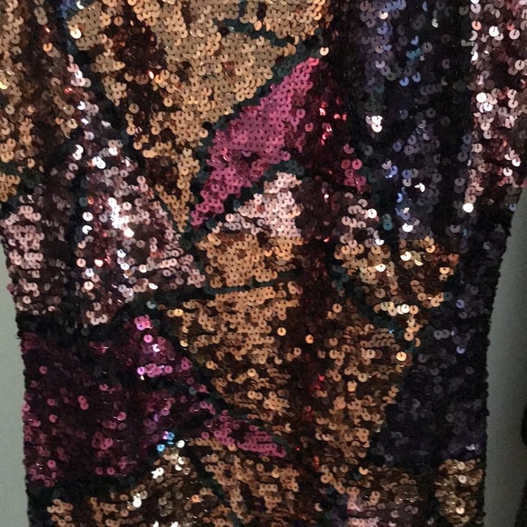 EUC BEAUTIFUL FITTED SEQUINED DRESS. GEOMETRIC PATTERN.NICE V BACK NECKLINE SZ 6 - Picture 2 of 6